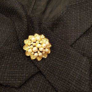 Talbots dress with gold and pearl brooch m